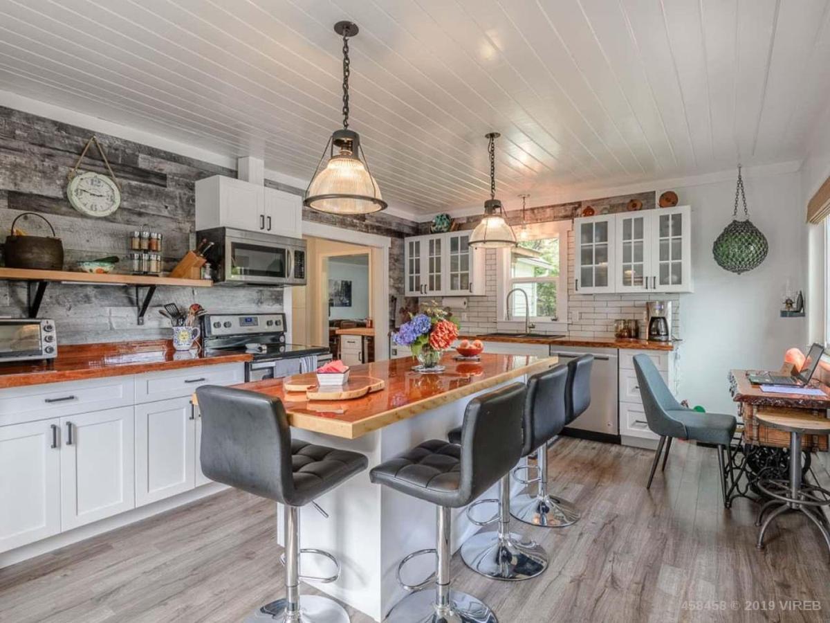 Woods End Landing Hotel Bamfield ภายนอก รูปภาพ