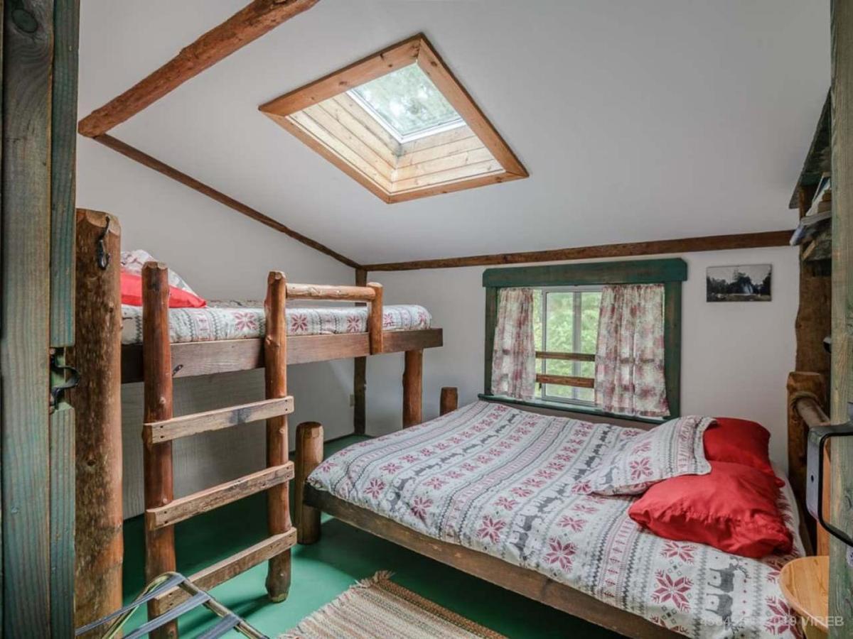 Woods End Landing Hotel Bamfield ภายนอก รูปภาพ