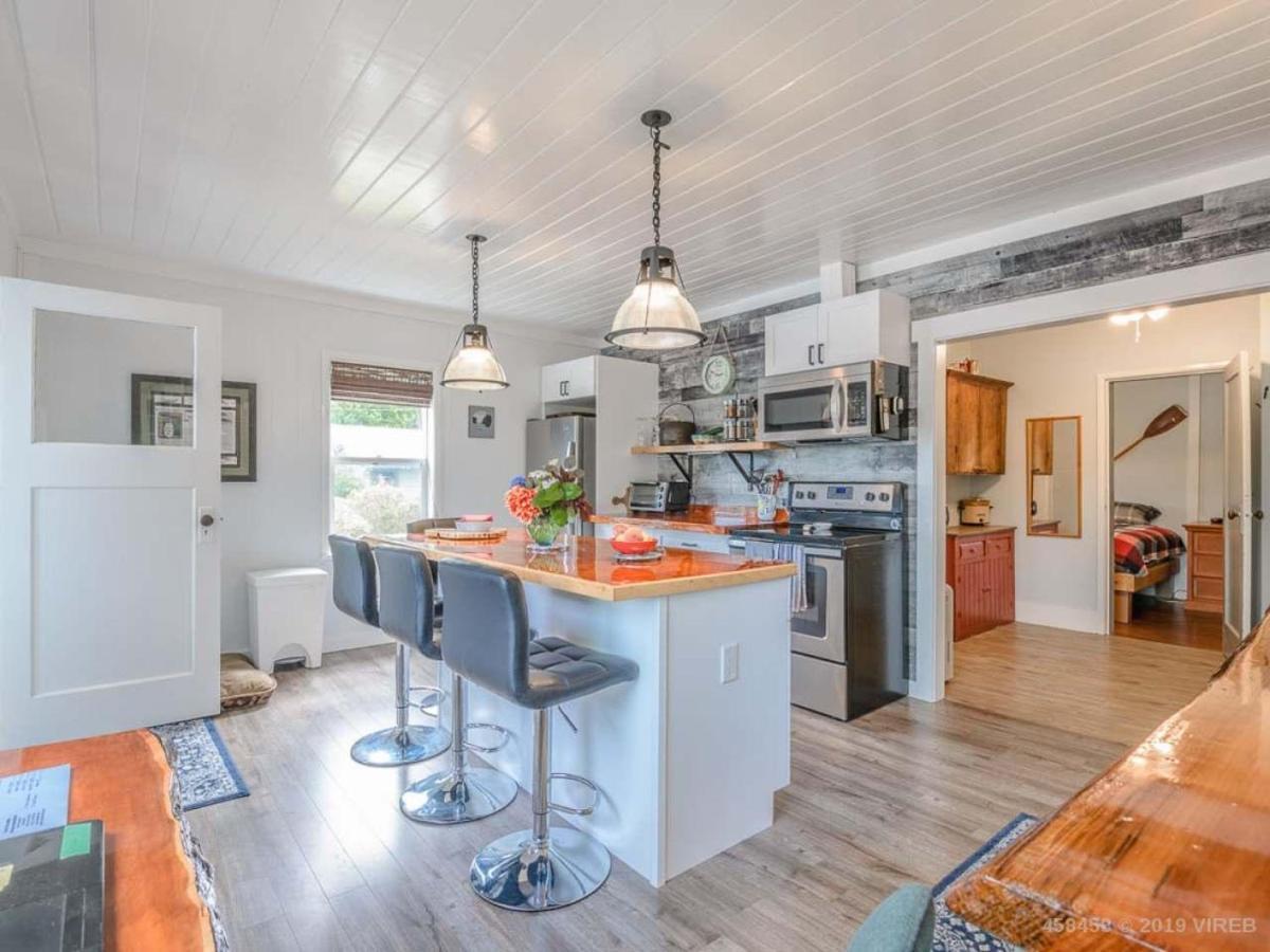 Woods End Landing Hotel Bamfield ภายนอก รูปภาพ