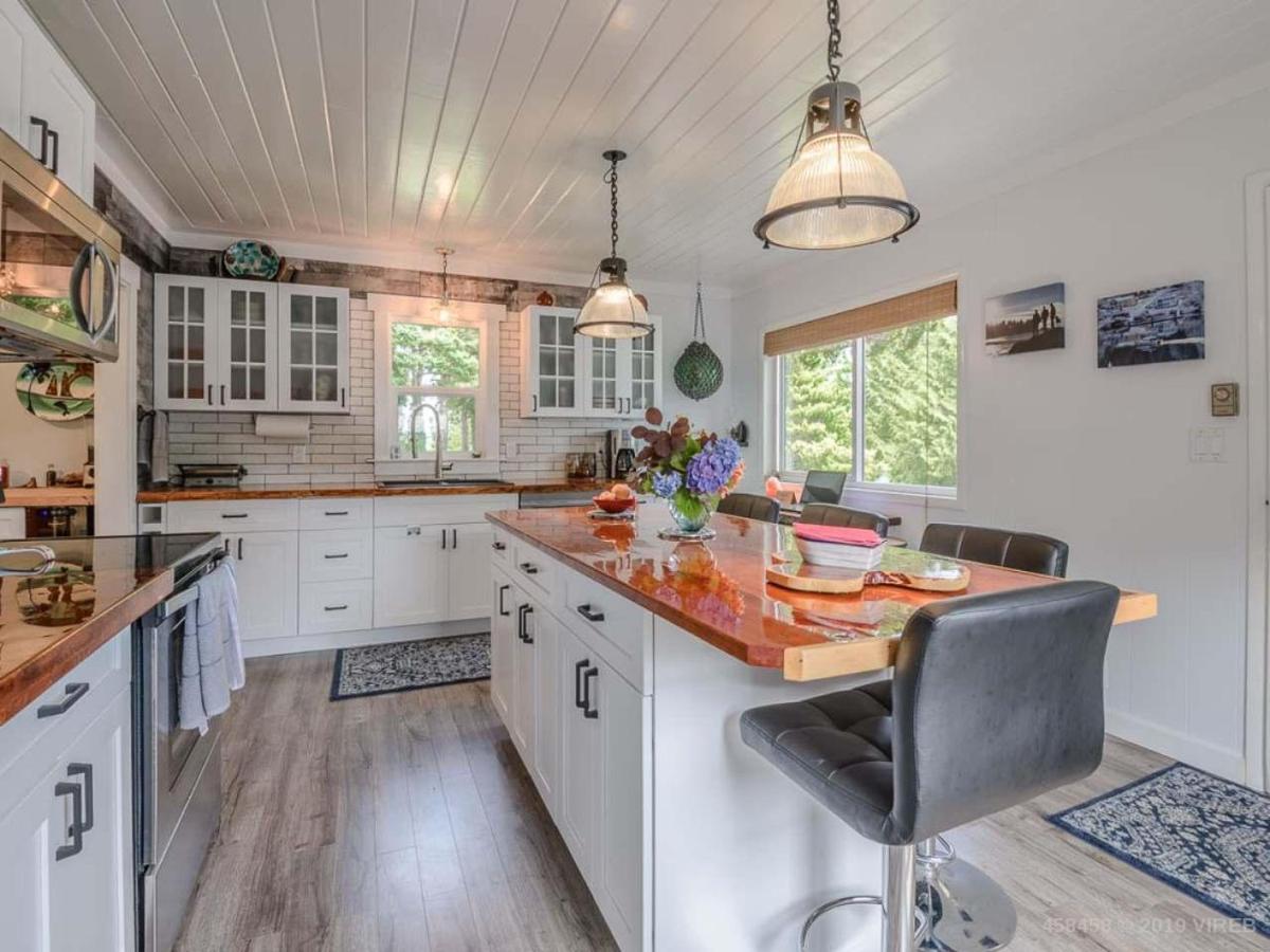 Woods End Landing Hotel Bamfield ภายนอก รูปภาพ